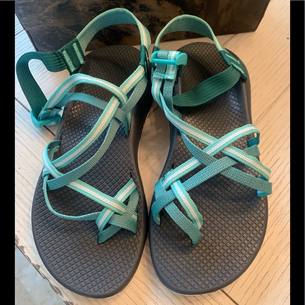 Brand new, never worn women’s chacos